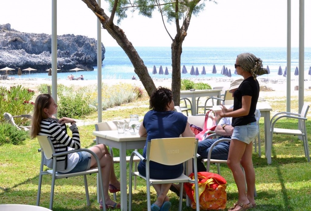 Пляж и таверна